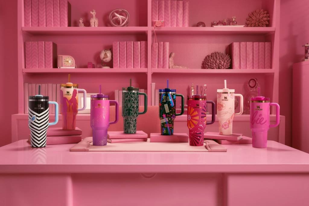 Stanley lança copos Quenchers da Barbie para celebrar 65 anos da boneca