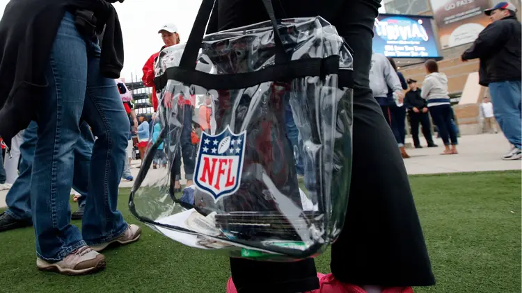 Clear Bag NFL: só será permitida a entrada com bolsas transparentes no estádio. 