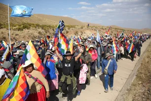 Imagem referente à matéria: Confrontos na marcha de Evo Morales contra Luis Arce deixam 26 feridos na Bolívia