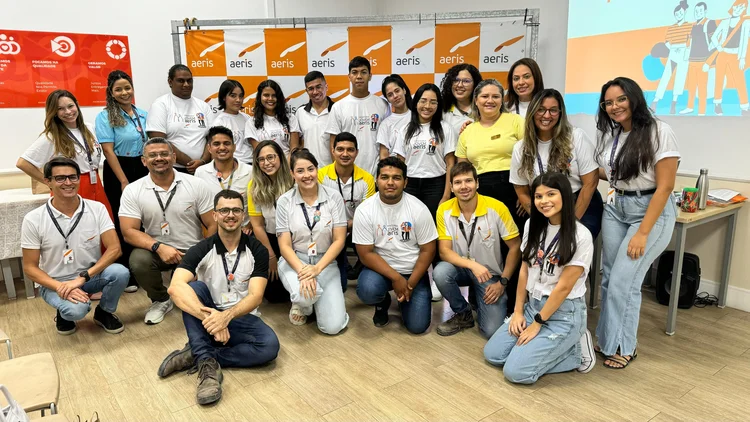 Alunos e mentores do programa “Mentoria Jovem Aeris 2024” (Aeris Energy/Divulgação)