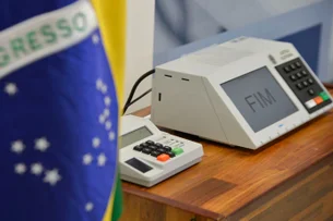 O ano do 'fica'? Eleições municipais de 2024 nas capitais podem bater recorde de reeleição