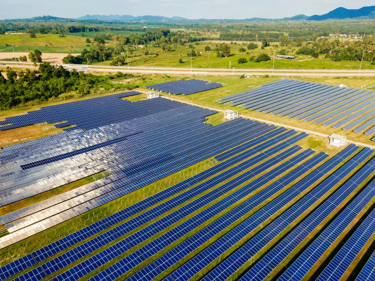 Energia solar: principais benefícios da expansão das fazendas solares no Brasil. (fokkebok / Envato.)