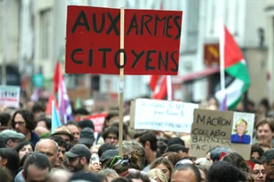 Manifestantes de esquerda protestam na França contra novo primeiro-ministro