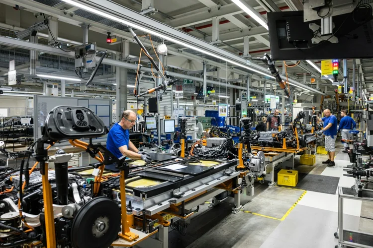 Linha de montagem da fabricante alemã de carros da Volkswagen em Zwickau (AFP Photo)
