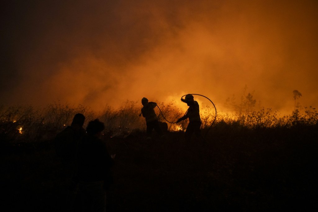 Portugal diz ter controlado todos os incêndios que se espalharam pelo país esta semana