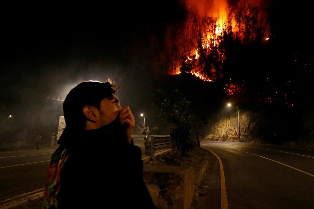 Incêndios no Equador obrigam ao menos 100 famílias a deixarem suas casas