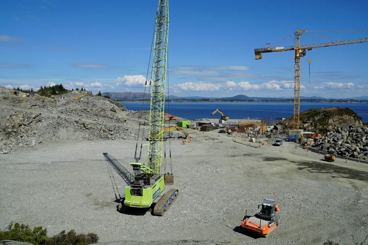 Negócio: projeto norueguês prevê enterrar, mediante pagamento, o CO2 capturado na saída das chaminés das fábricas da Europa e levá-lo para o fundo do oceano (AFP Photo)