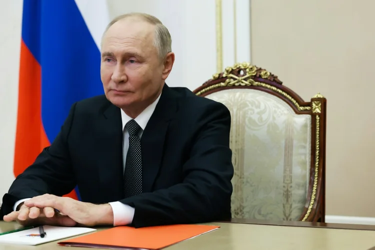 O presidente Vladimir Putin durante reunião do conselho de segurança russo, em 27 de setembro de 2024 (AFP)