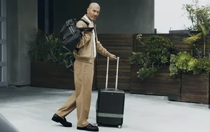 Imagem referente à matéria: Montblanc e Zinédine Zidane anunciam collab com acessórios de viagem