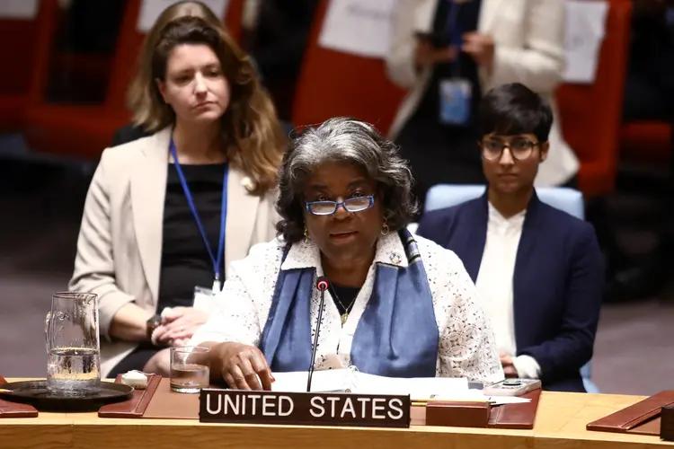 A embaixadora dos EUA nas Nações Unidas, Linda Thomas-Greenfield, discursa durante uma reunião do Conselho de Segurança da ONU sobre o tema "Liderança para a Paz" na sede das Nações Unidas na cidade de Nova York em 25 de setembro de 2024 (Leonardo Munoz/AFP)