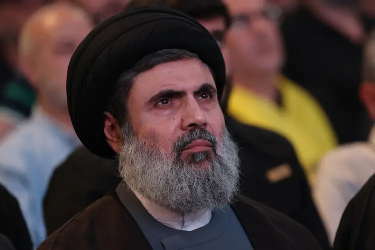 O chefe do Conselho Executivo do Hezbollah, Hashem Safieddine, participa de uma cerimônia do grupo militante xiita apoiado pelo Irã nos subúrbios ao sul de Beirute, em 24 de maio de 2024 (ANWAR AMRO/AFP)