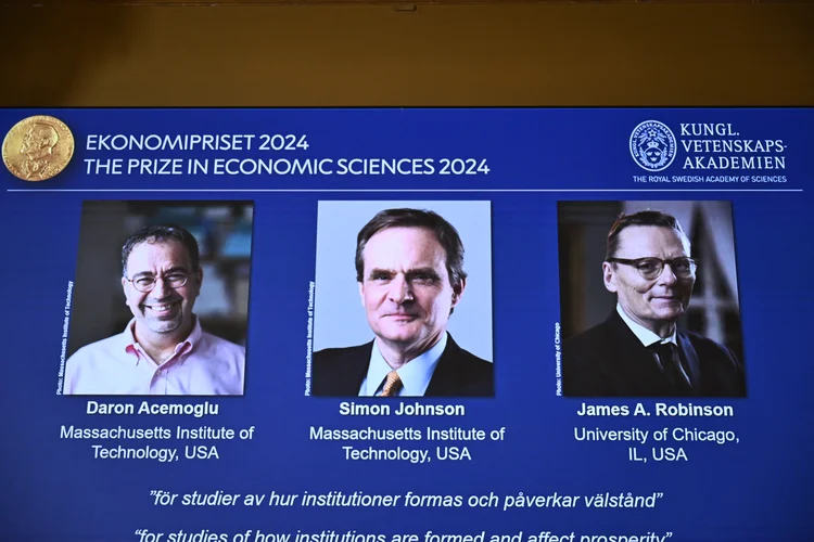 Trio dos economistas vencedores do Nobel deste ano (Christine Olsson/AFP/AFP)