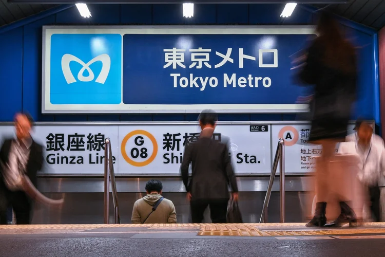 O metrô de Tóquio transporta mais de 6,5 milhões de passageiros por dia (Richard Brooks / AFP)