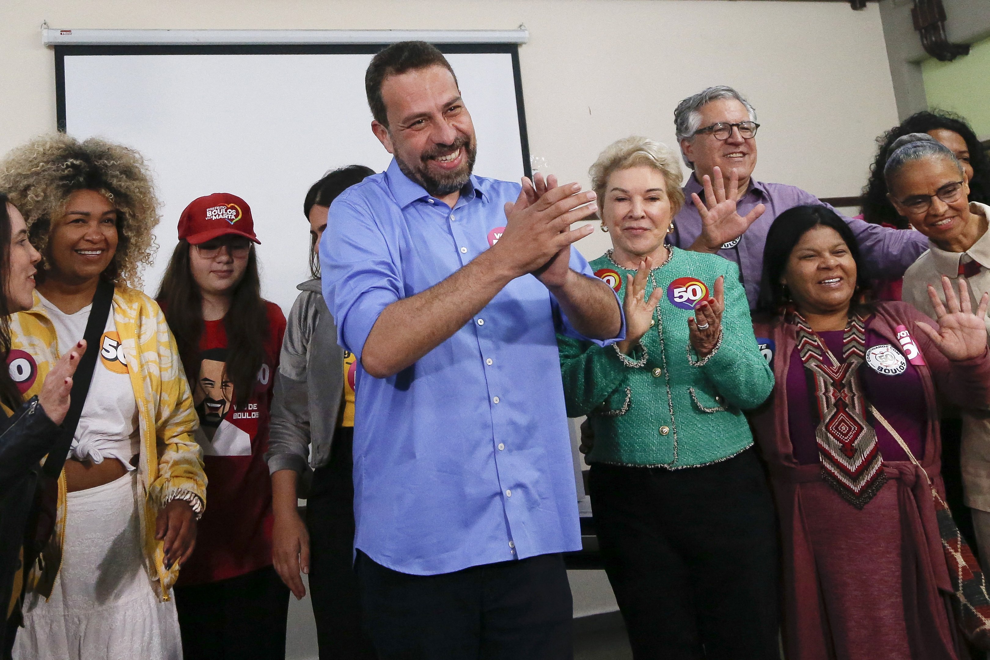 Guilherme Boulos e aliados durante votação do 2º turno