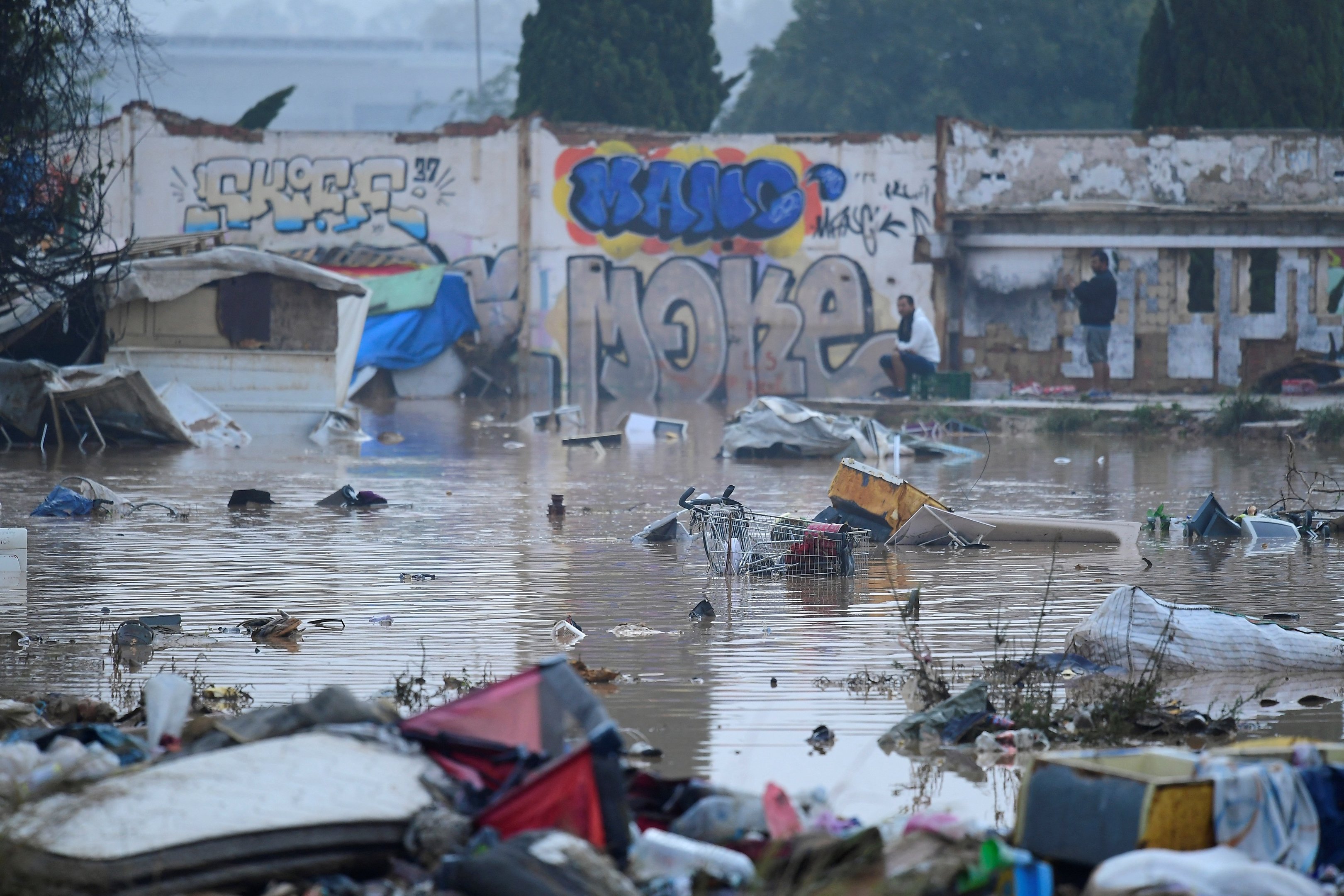 Uma favela inundada é retratada em Picanya, perto de Valência, leste da Espanha, em 30 de outubro de 2024. As inundações desencadeadas por chuvas torrenciais na região de Valência, no leste da Espanha, deixaram 51 mortos, disseram serviços de resgate em 30 de outubro