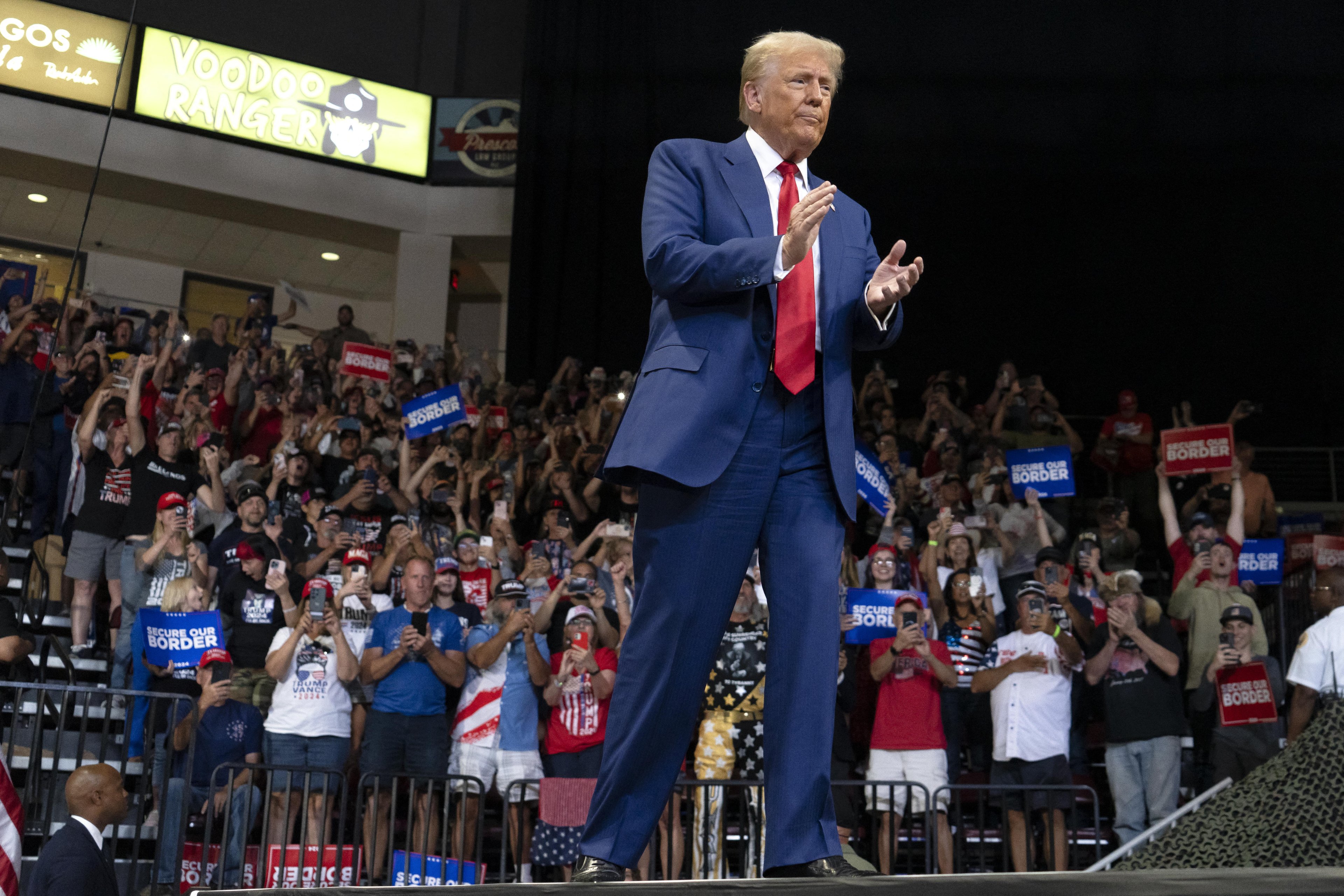 Trump durante comício em Prescott Valley, Arizona, em 13 de outubro 