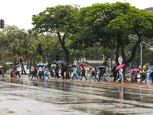 Chuvas continuam pelo Brasil e podem se estender até domingo com recorde; veja previsão