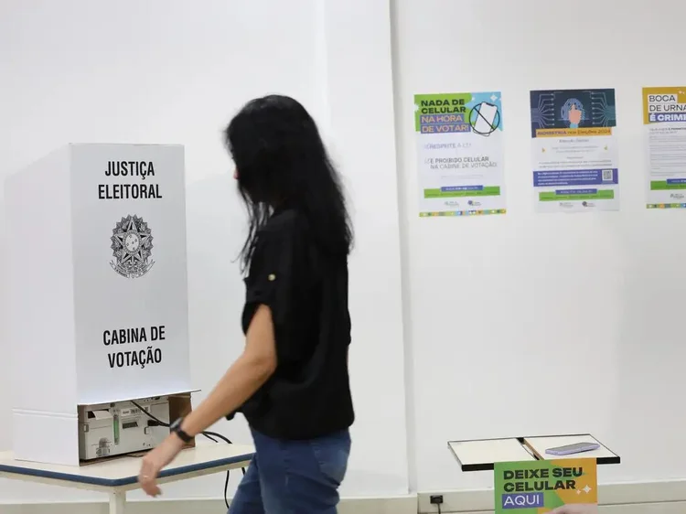 Eleições: O voto é obrigatório para eleitores alfabetizados, com idades entre 18 e 70 anos (Rovena Rosa/Agência Brasil)