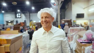 Imagem referente à matéria: Homem de 52 anos pediu demissão, comprou empresa falida e agora fatura US$ 103 milhões todo ano