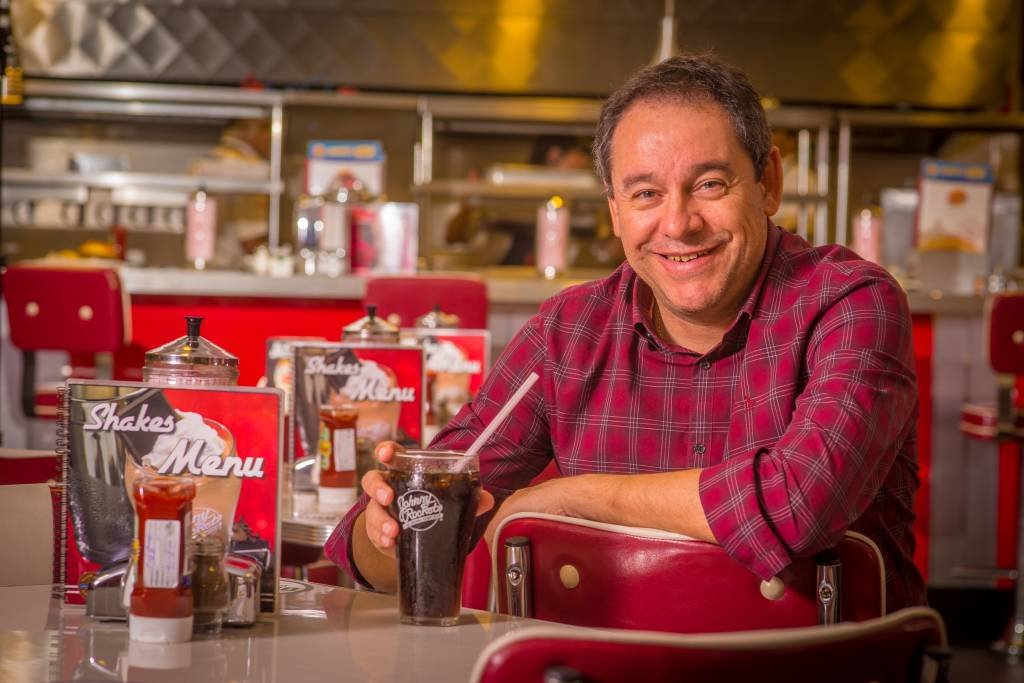 Imagem referente à notícia: Ele transformou a Johnny Rockets no Brasil. Agora, quer fazer o mesmo com uma hamburgueria "bruxa"