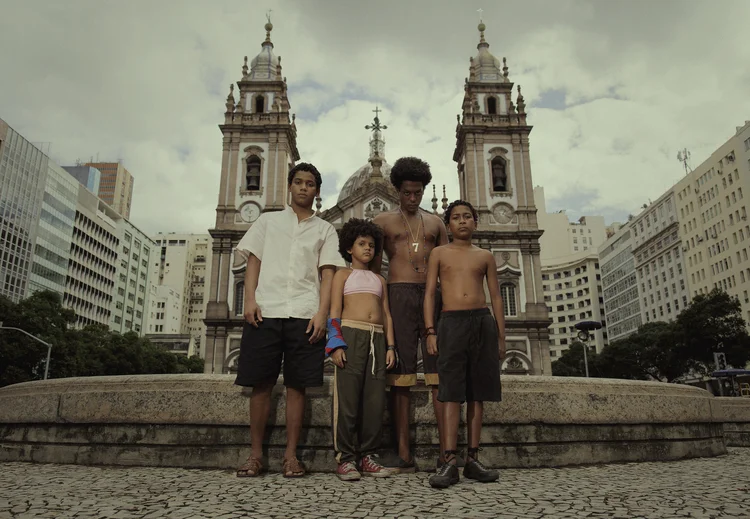 Os quatro da Candelária: Andrei Marques como Jesus, Wendy Mc Gatinha como Pipoca, Patrick Congo como Sete, Samuel da Silva Martins como Douglas (Guilherme Leporace/Netflix/Divulgação)