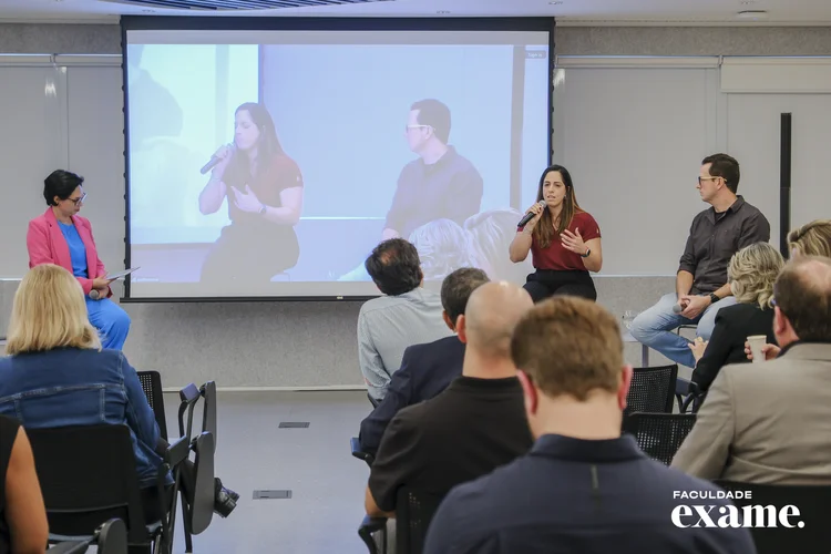 Aline Guedes fala em evento presencial de encerramento da primeira turma do MBA de Inteligência Artificial da Faculdade Exame (Eduardo Frazão/Exame)