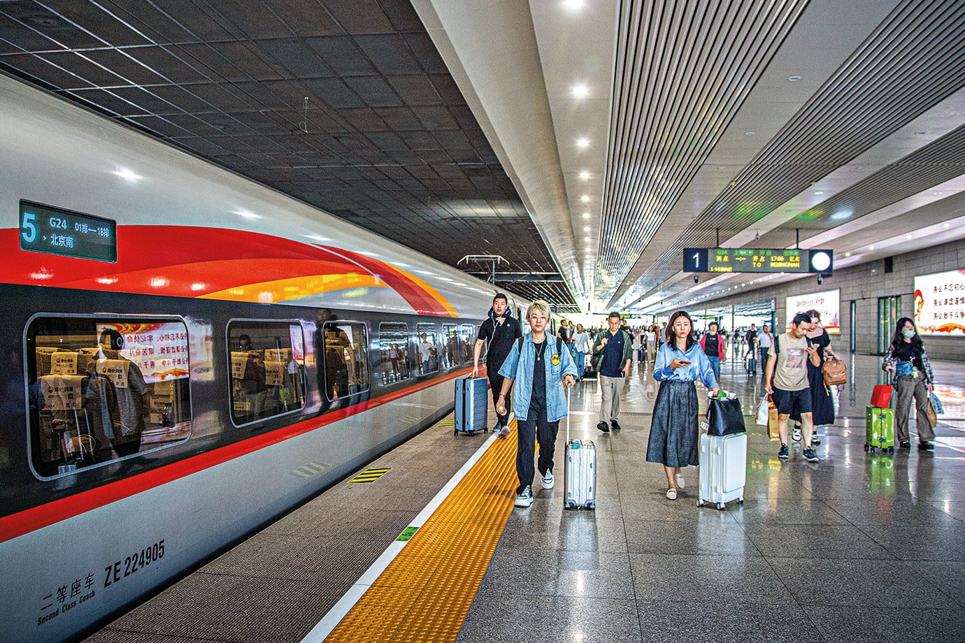 Plataforma do trem-bala entre Xangai e Pequim: transporte permite viajar mais de 1.200 quilômetros em menos de quatro horas 