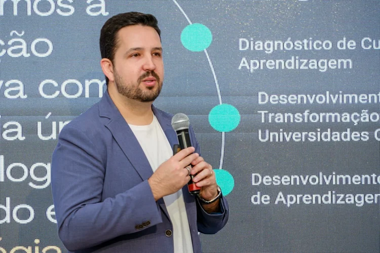 Bruno Leonardo, VP de educação corporativa Exame: treinamentos ou workshops isolados , embora sejam iniciativas válidas e positivas, ainda não são suficientes para sustentar os desafios do futuro (muitas vezes nem do presente)
 (Divulgação/Exame)