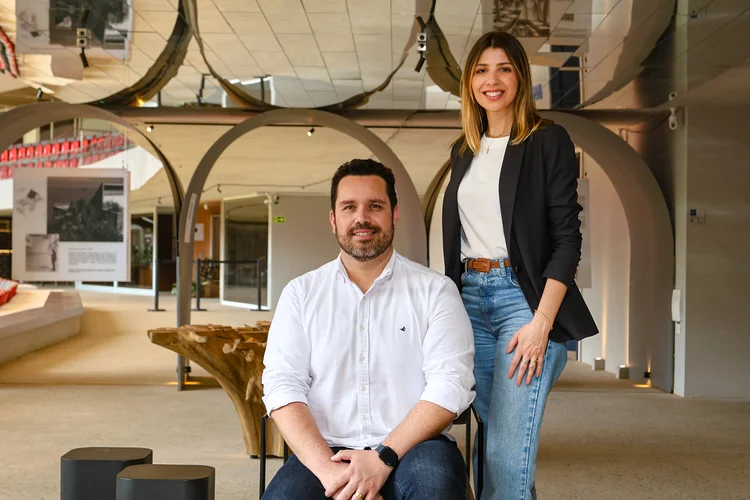 Diego Aristides e Priscila Toledo, fundadores do hub The Collab e da holding Stellula (Divulgação)