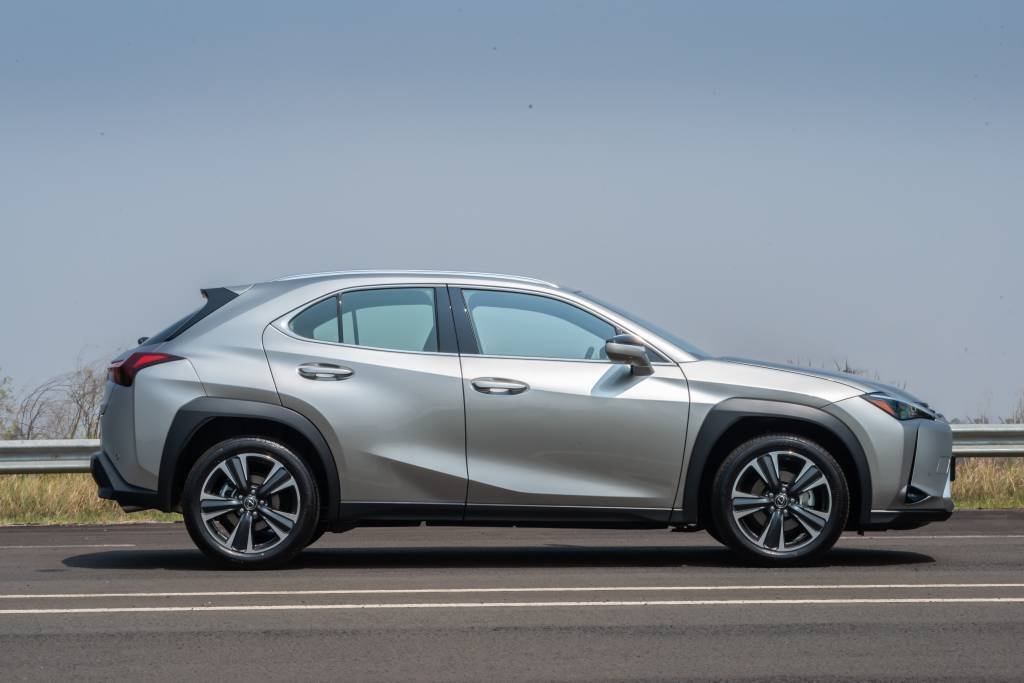 Luxo acessível: novo Lexus UX 300h chega ao Brasil para ser seu primeiro carro premium