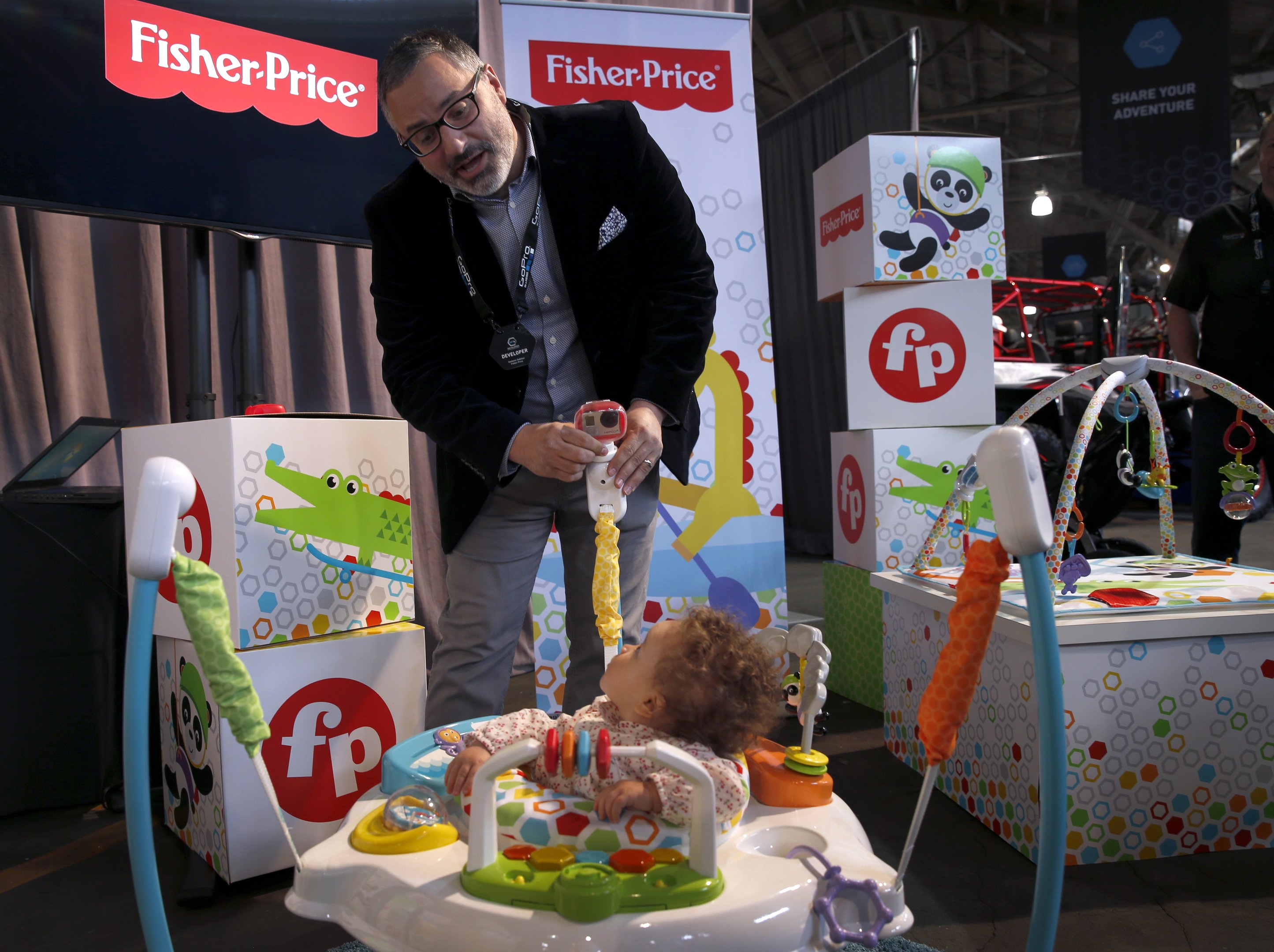 Fisher-Price faz recall de 2 milhões de balanços após mortes de crianças