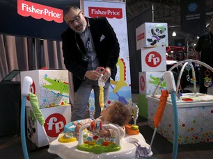 Imagem referente à matéria: Fisher-Price faz recall de 2 milhões de balanços após mortes de crianças