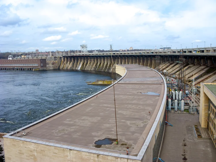 Zaporizhzhya: maior usina nuclear da Europa enfrenta tensões e ataques, segundo a Rússia (Getty Images)