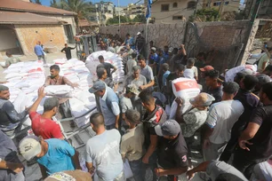 Imagem referente à matéria: Israel autoriza entrada de 50 caminhões com ajuda humanitária a entrar na Faixa de Gaza