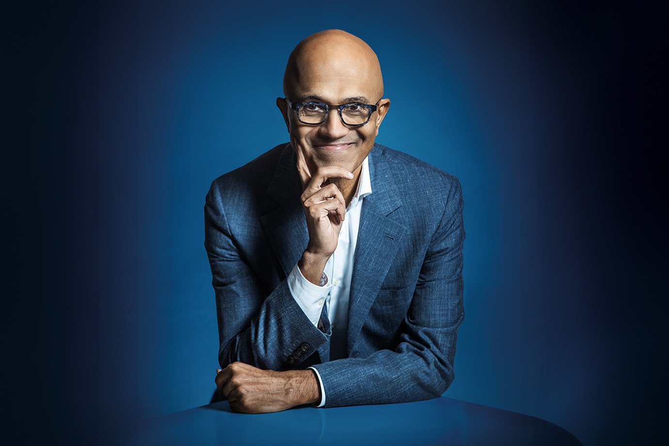 Como Satya Nadella, CEO da Microsoft, quer criar uma IA para 8 bilhões de pessoas