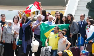 Imagem referente à matéria: Lula recepciona brasileiros repatriados do Líbano