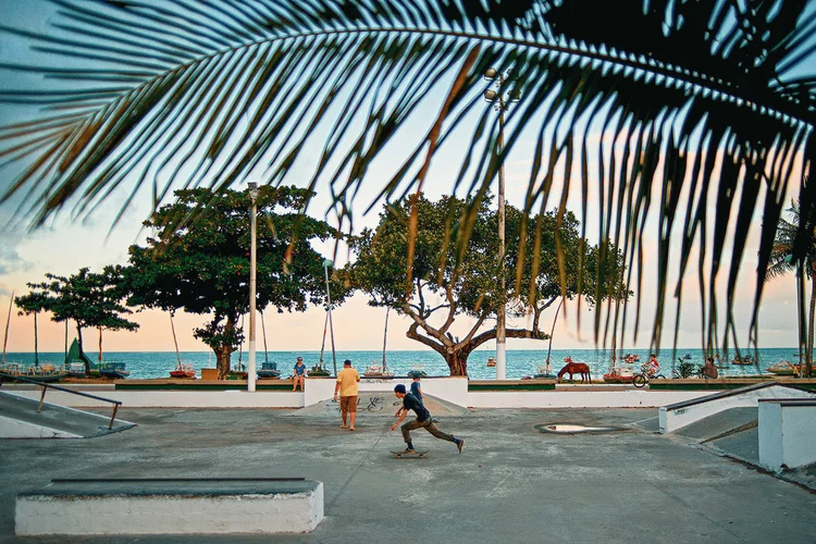 Na lista dos dez destinos mais buscados no site, quatro cidades se destacam por apresentar os maiores crescimentos nas buscas: Maceió, Rio de Janeiro, João Pessoa e Fortaleza (Carl-de-Souza/Getty Images)