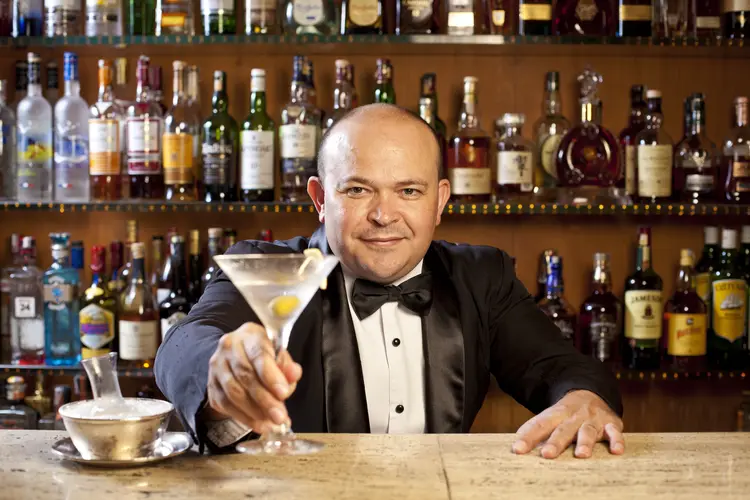 Walter Bolinha, barman do Baretto. (Zé Carlos Barretta/Divulgação)