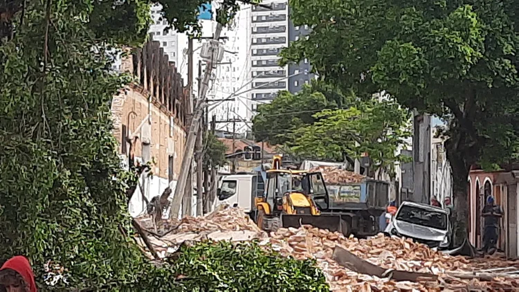 Chuva da última sexta-feira, 11, ainda causa problemas na cidade de São Paulo. (Ronaldo Lesiv/Divulgação)