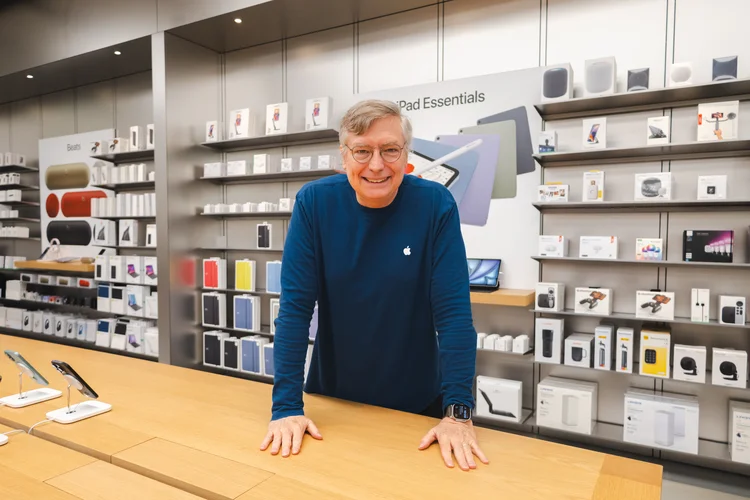 Legenda: Gary Comer, regional manager da Apple: “Enquanto nós avançamos em nossa tecnologia, o que as pessoas mais buscam é a conexão humana” (Jules Photografy / Salto Alto/Divulgação)