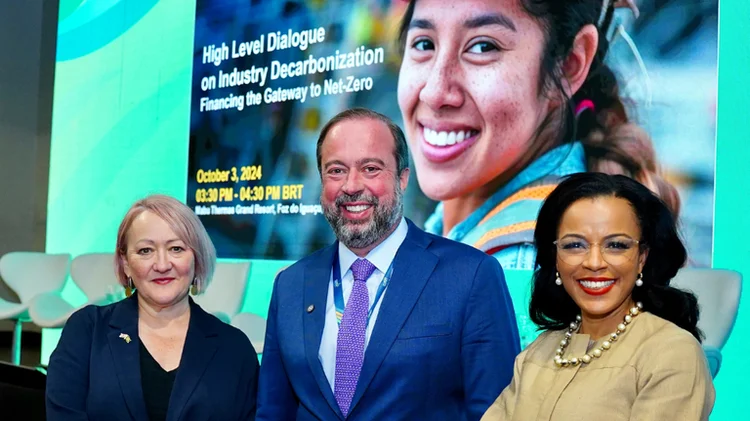 O evento contou com a presença do  ministro de Minas e Energia, Alexandre Silveira, o CEO do CIF, Tariye Gbadegesin e a ministra do Clima pelo Departamento de Segurança Energética e Net Zero do Reino Unido, Kerry McCarthy.  (Tauan Alencar / MME/Divulgação)