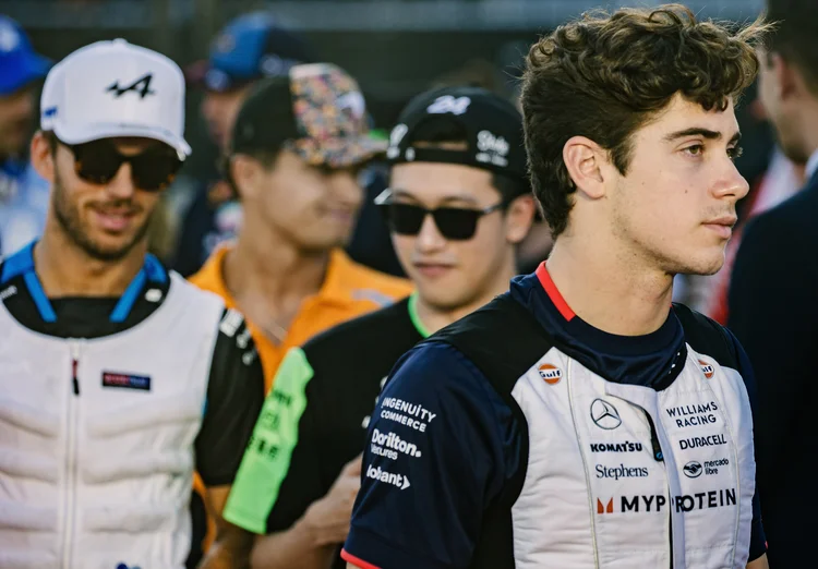 Singapore (Singapore), 22/09/2024.- (L-R) French driver Pierre Gasly of Alpine F1 Team, British driver Lando Norris of McLaren F1 Team, Chinese driver Guanyu Zhou of Kick Sauber and Argentinian driver Franco Colapinto of Williams Racing arrive for the drivers' parade ahead of the Singapore Formula One Grand Prix at the Marina Bay Street Circuit, Singapore, 22 September 2024. (Fórmula Uno, Singapur, Singapur) EFE/EPA/TOM WHITE (TOM WHITE/EFE)