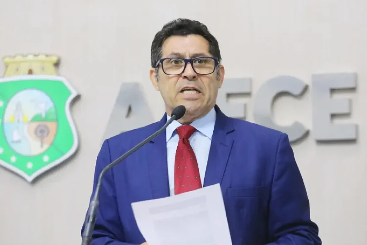 O deputado estadual De Assis Diniz, do PT   (ALECE/Divulgação)