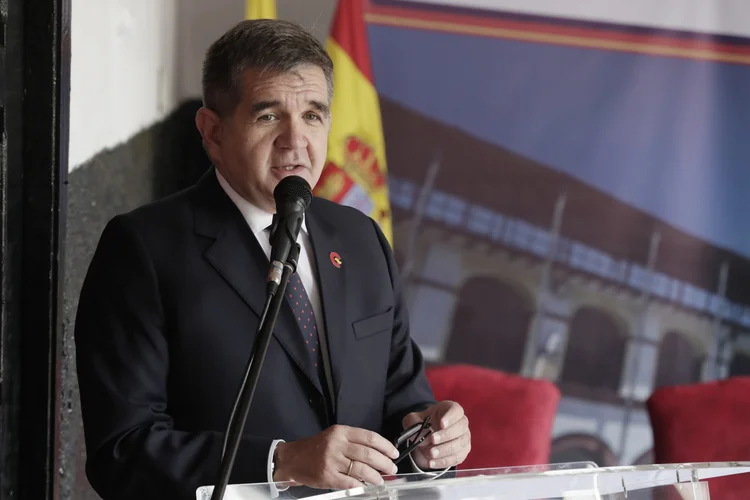 Imagem de arquivo datada de 8 de outubro de 2024 do então embaixador da Espanha na Colômbia, Joaquín María de Arístegui, durante cerimônia em Bogotá (Colômbia). O Governo espanhol nomeou Joaquín María de Arístegui Laborde como novo embaixador em Buenos Aires (Carlos Ortega/EFE)