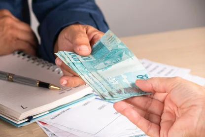 Imagem referente à notícia: Primeira parcela do 13º salário vai cair no dia da Black Friday