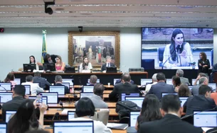 CCJ da Câmara aprova PEC que limita decisões individuais de ministros do STF