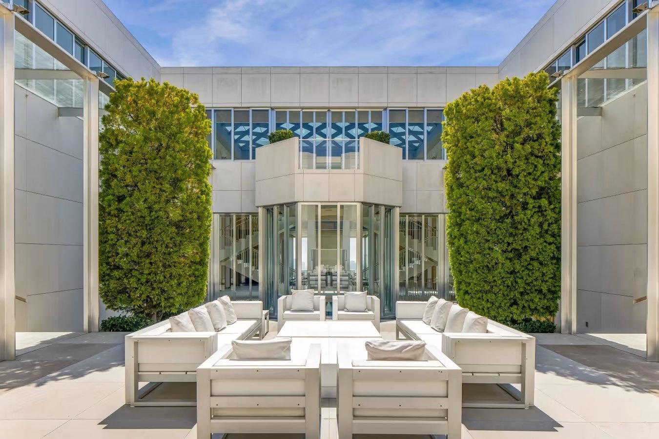 Imóvel de luxo em Beverly Hills é listado por US$ 195 milhões