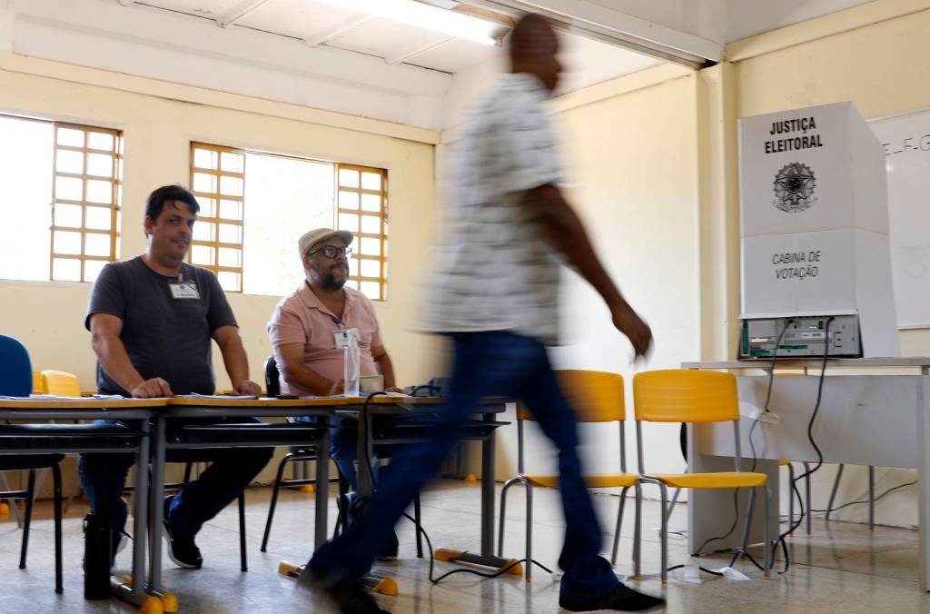 Domingo de eleições: três candidatos são conduzidos a delegacias