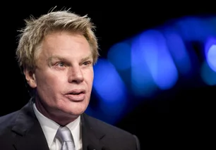 Imagem referente à matéria: Ex-CEO da Abercrombie & Fitch é preso por acusações de tráfico sexual