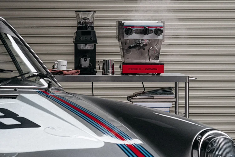 Máquina de espresso Porsche La Marzocco: edição limitada une design icônico e alta performance (Divulgação/Divulgação)